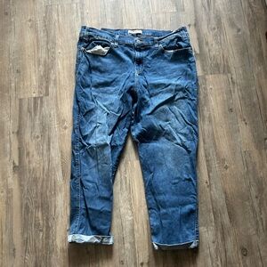 Womens- Levi Strauss Relaxed Fit Blue Jeans